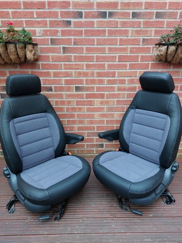 Captain swivel seats - captain,