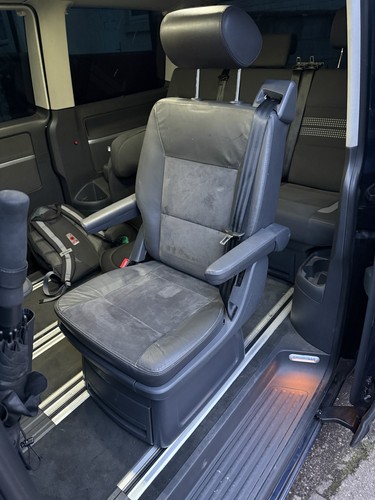 Caravelle middle row - middle, seat